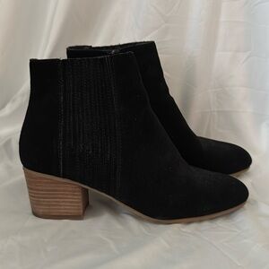 Crown vintage black suede booties 2” heel women’s size 9 1/2